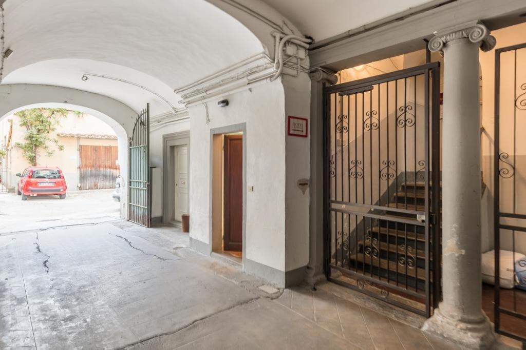 La Casa Di Ugo-A Due Passi Dal Duomo Apartment Firenze Bagian luar foto